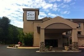 Smoky Mountain Inn & Suites