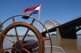 Boat 'Opoe Sientje'