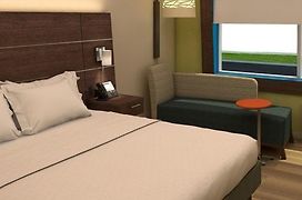 Holiday Inn Express & Suites - Portland Airport - Cascade Stn, An Ihg Hotel