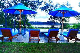 Diya Dahara Lake Resort
