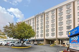 Fairfield Inn & Suites By Marriott Alexandria West/Mark Center