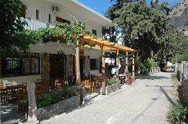 Pachnes Bed And Breakfast Agia Roumeli Exterior photo