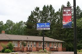 Bluffs Inn