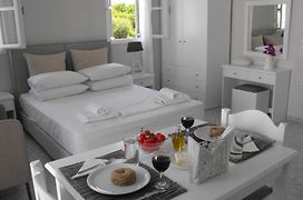 Milos Bay Suites