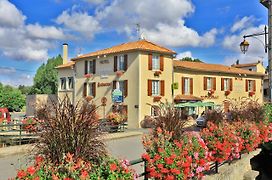 Logis Le Cheval Blanc et Le Clovis