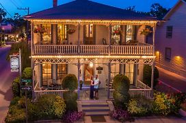 Carriage Way Inn Bed & Breakfast Adults Only - 21 Years Old And Up