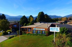 Mountain Creek Motel Bar & Restaurant