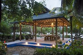 Hotel Playa Manglares Isla Baru