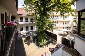 Hotel Amadeus Prague Exterior photo