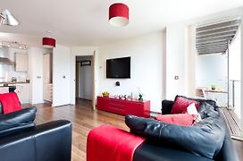 Apartment In Central Mk - Bed Choice Of 1 Super-King Or 2 Singles And Also 2 Sofa Beds - Free Parking And Smart Tv - Contractors, Relocation, Business Travellers