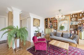 Veeve - Apartment near Pont de Grenelle