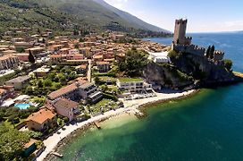 Hotel Castello Lake Front