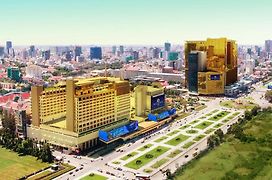 Nagaworld Hotel & Entertainment Complex Phnom Penh Exterior photo