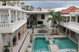 Bali Court Hotel & Apartment