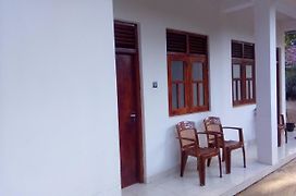 Dinesh Guest House Kataragama Exterior photo