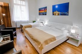 Anabelle Bed And Budapest