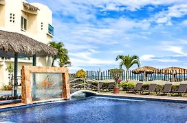 Artisan Family Hotels And Resort Collection Playa Esmeralda
