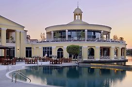 Copthorne Lakeview Hotel Dubai, Green Community