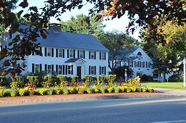 Publick House Historic Inn And Country Motor Lodge