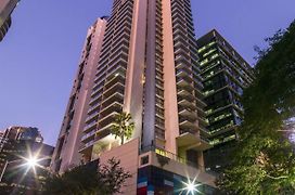 Oaks Brisbane River City Suites