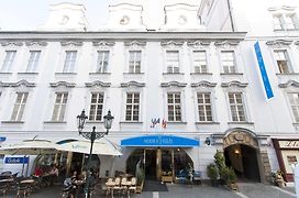 Hotel Modra Ruze Prague Exterior photo
