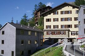 Zermatt Youth Hostel Exterior photo