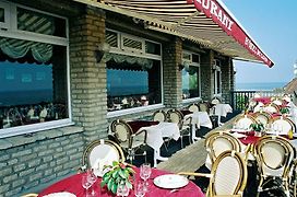Logis Hotel Du Casino Restaurant Le Mathelia