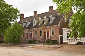 Colonial Houses, An Official Colonial Williamsburg Hotel