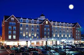 Salem Waterfront Hotel & Suites