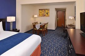 Comfort Inn & Suites New Orleans Airport North