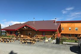 Lake Louise Lodge, Alaska