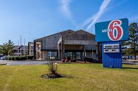 Motel 6-Kenly, Nc