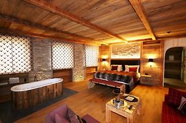 Amber Ski-In/Out Hotel & Spa