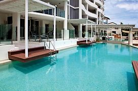 Waters Edge Apartment Cairns