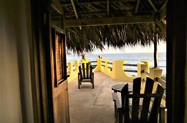 Kudehya Guesthouse Treasure Beach Exterior photo