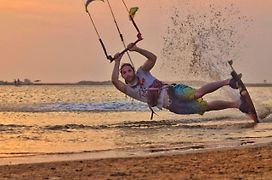 Kitesurfing Lanka
