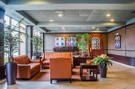 Clarion Hotel & Suites Riverfront Oswego