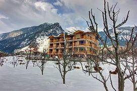 Hotel Mountain Face By Snow City Hotels