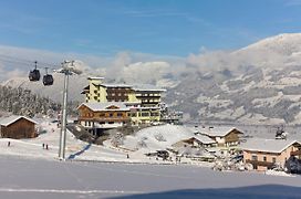 Hotel Waldfriede - Der Logenplatz Im Zillertal