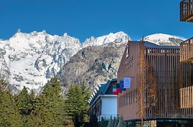 Le Massif Hotel & Lodge Courmayeur The Leading Hotels Of The World