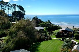 Adrift In Golden Bay- Absolute Beachfront Villas (Adults Only)