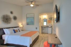 Ocean Shores Resort - Brand New Rooms (Adults Only)