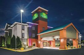 La Quinta Inn & Suites By Wyndham Louisville East