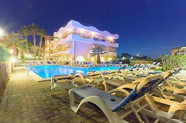 Hotel Rivadoro-Spiaggia Ombrellone E Lettini Inclusi-Piscina-Parcheggio