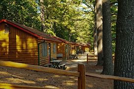Log Cabins At Meadowbrook Resort Wisconsin Dells Exterior photo
