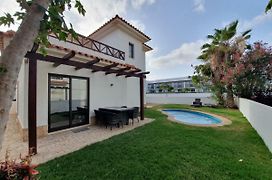 Villa With Privat Pool Near Beach Santa Maria Sal Kap Verde