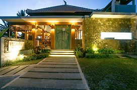 Pesantian Villa And Warung