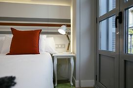 Legazpi Doce Rooms & Suites