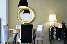 Mondrian Luxury Suites & Apartments Krakow Old Town