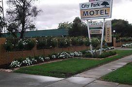 City Park Motel And Apartments